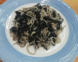 Foto del paso 3 de la receta: Gulas al ajillo con trompetas de los muertos 🍄🍄