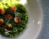 A picture of step 2 of Wild rocket and scallops risotto.