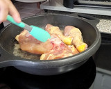 Foto del paso 4 de la receta: Pollo Rustido con Ciruelas y Orejones