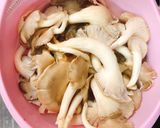 Hình bước làm 1 của món Nấm bào ngư xào sả ớt