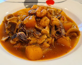 Foto del paso 5 de la receta: Chipirones guisados con calabaza, setas y gambas