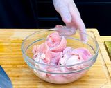 Foto langkah ke 1 dari resep Ayam pandan thailand dengan sambal prik nam pla.