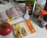 Foto del paso 1 de la receta: Pollo con queso y tomate