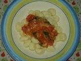 Salsa de tomates frescos y albahaca con pasta