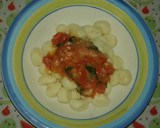 Foto del paso 7 de la receta: Salsa de tomates frescos y albahaca con pasta