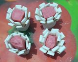Foto langkah ke 4 dari resep Bunga Sosis Pangsit.