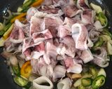 Foto langkah ke 3 dari resep Oseng Cumi Cabe Ijo.