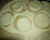 A picture of step 3 of Unshape doughnut.