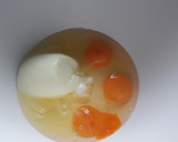 Foto del paso 3 de la receta: Bizcocho de yogur de limón