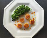 A picture of step 2 of Scallop and snowpeas leaves.