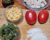 Foto del paso 1 de la receta: Pechugas con rajas y elote en caldillo de jitomate