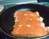 Foto del paso 3 de la receta: Supremas de salmón con piña y aguacate