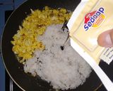 Foto langkah ke 3 dari resep Nasi Goreng Margarin.