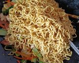Foto langkah ke 7 dari resep Mie Goreng Panjang Umur.