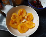 Foto del paso 1 de la receta: Melocotones y cerezas asados