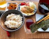 A picture of step 4 of Japanese Breakfast (how to eat Nori seaweed and rice).