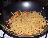 Foto del paso 5 de la receta: Spaguettis al wok con pollo y ajíes