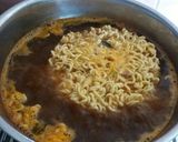 Foto langkah ke 2 dari resep Shin ramyeon with egg and cheese.