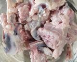 Foto langkah ke 1 dari resep Kuah sop bening simple enak.