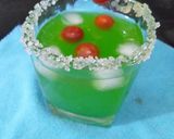 A picture of step 7 of Mermaid Rum punch.