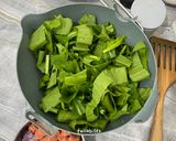 Foto langkah ke 1 dari resep Tumis Sawi Hijau Sosis.