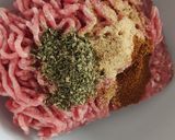 Foto del paso 2 de la receta: Pastel de calabacín y carne picada al horno🍲