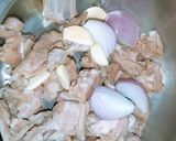 A picture of step 1 of Mutton yakhni pulao.