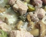 Gombás savanyú sertésragu recept fázis 3 fotója