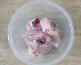 Foto langkah ke 1 dari resep Asem Asem Daging Ayam.