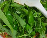 Foto langkah ke 5 dari resep Tumis Kangkung Pedas Terasi.