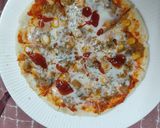 पिज़्ज़ा विथ होम मेड सॉस (pizza with homemade sauce recipe in Hindi) रेसिपी चरण 8 फोटो