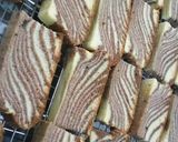 Foto langkah ke 7 dari resep Ogura Zebra Cake.