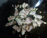 รูปขั้นตอนการทำที่ 2 ของ ผัดสับปะรดใส่หมู
