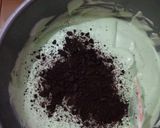 Foto langkah ke 4 dari resep Pandan Oreo Chiffon Cake.