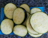 Foto del paso 1 de la receta: Pastel vegetariano de berenjena, tomate y queso