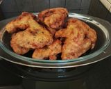 Csirkeszárnyak fehérboros, sajtos tésztabundában recept fázis 8 fotója