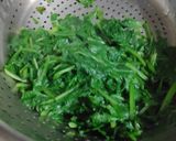 A picture of step 1 of Hariyali Pav bhaji.