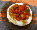 Foto del paso 5 de la receta: Tomates marinados con salsa de yogurt griego