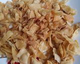 A picture of step 2 of Samosa wrap crunch.