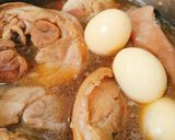 Hình bước làm 2 của món Chân giò kho hột vịt