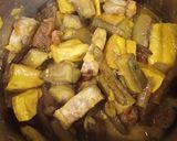 Hình bước làm 2 của món Tảo xoắn, tempeh om chuối đậu
