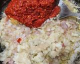 A picture of step 3 of Lasaniya batata.