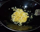Foto langkah ke 2 dari resep Egg Butter Rice.