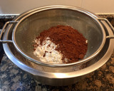 Foto del paso 4 de la receta: Tarta de chocolate rellena de crema de queso con dulce de leche
