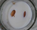 बादाम का दूध(badam ka dudh recipe in hindi) रेसिपी चरण 3 फोटो