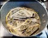 Foto del passaggio 8 della ricetta Risotto Riserva Cascina Alberona con Melanzane, Stracciatella e Guanciale