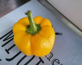 Une image de l'étape 3 de Queues de lotte au poivron jaune, oignon, tomate et estragon.