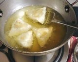 A picture of step 5 of Aloo Matar samosa with homemade samosa patti.