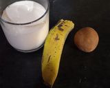 A picture of step 1 of Chikoo and Banana Shake.