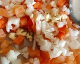 Foto del paso 1 de la receta: Salsa criolla para los choris